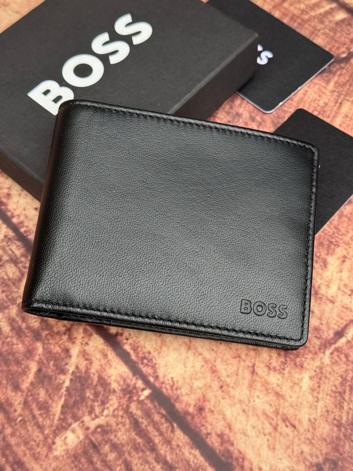 BIFOLD WALLET IN GRAINED LEATHER WITH EMBOSSED LOGO
