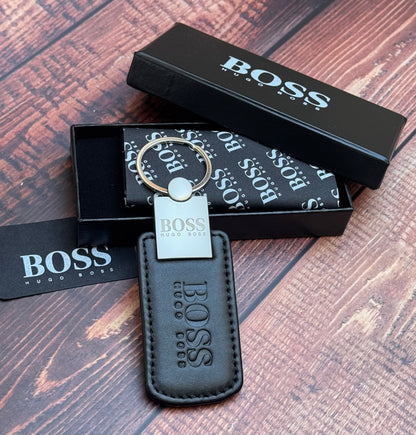 GIFT BOXED KEY RING IN GRAINED LEATHER WITH LOGOS