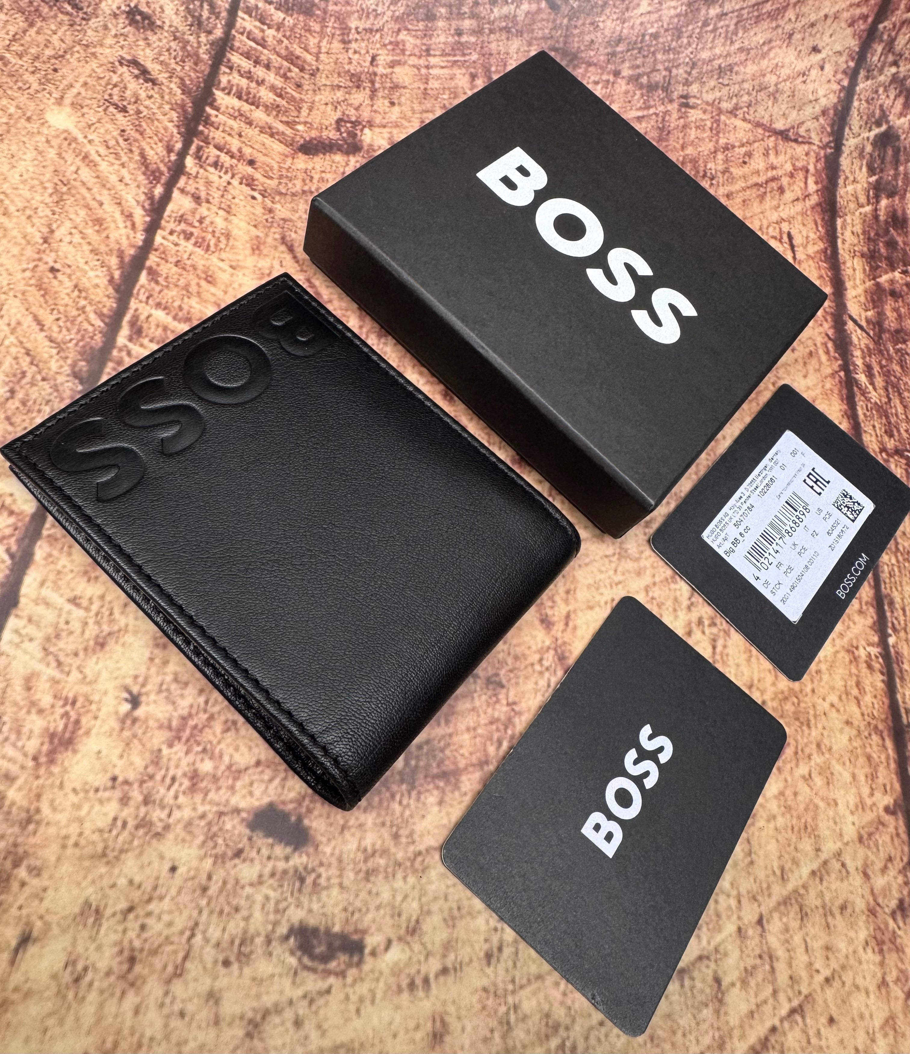 EMBOSSED LOGO WALLET IN GRAINED LEATHER