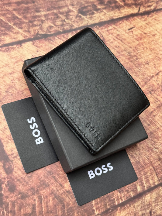 BIFOLD WALLET IN GRAINED LEATHER WITH EMBOSSED LOGO