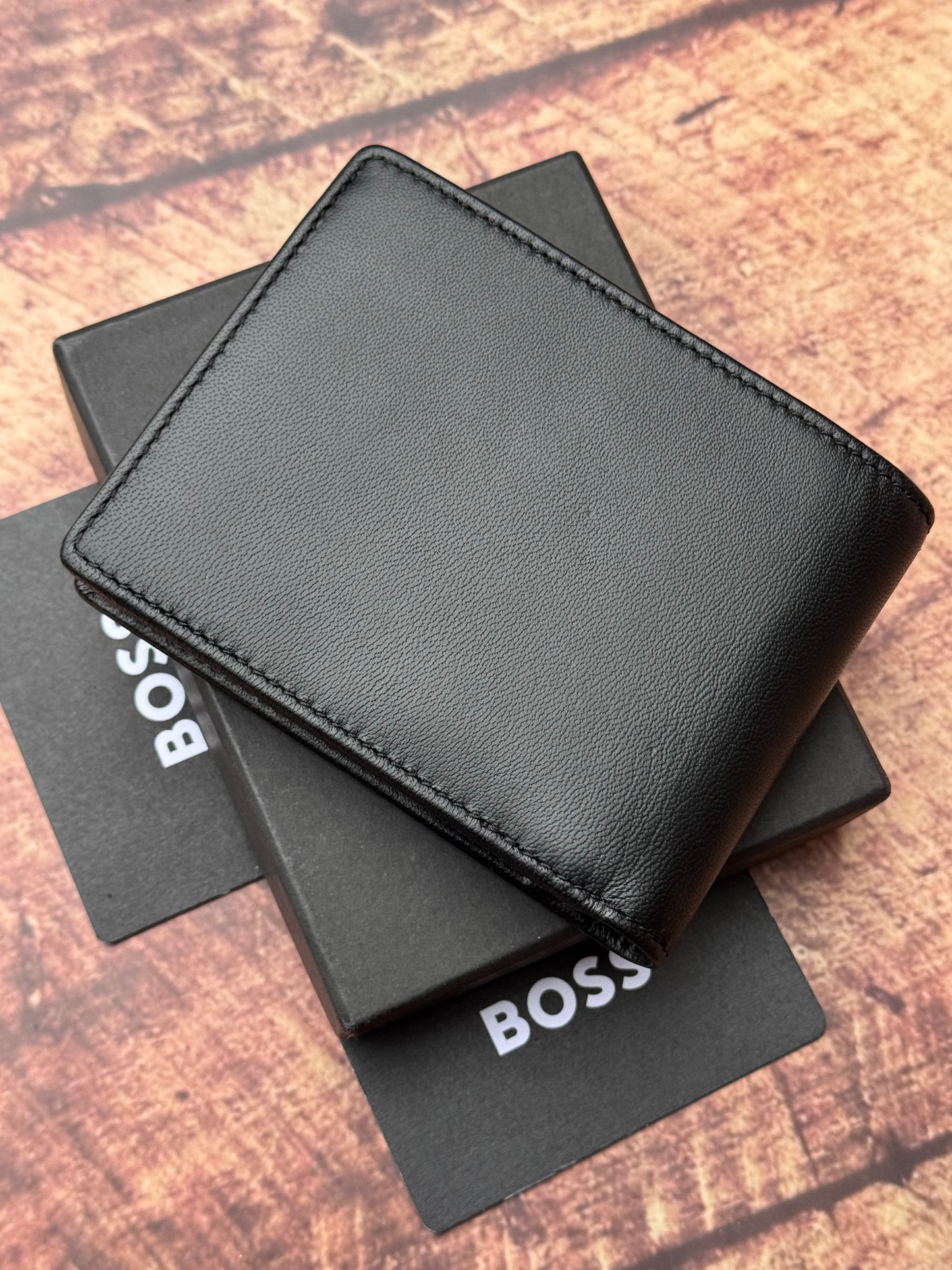 BIFOLD WALLET IN GRAINED LEATHER WITH EMBOSSED LOGO