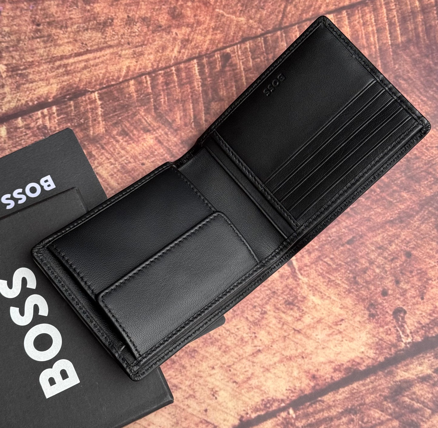 BIFOLD WALLET IN GRAINED LEATHER WITH EMBOSSED LOGO